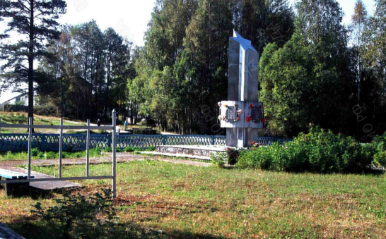 Братская могила советских воинов